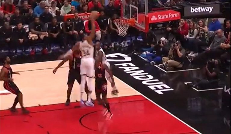 Οι καλύτερες στιγμές του Γιάννη στην ήττα των Μπακς (vid)