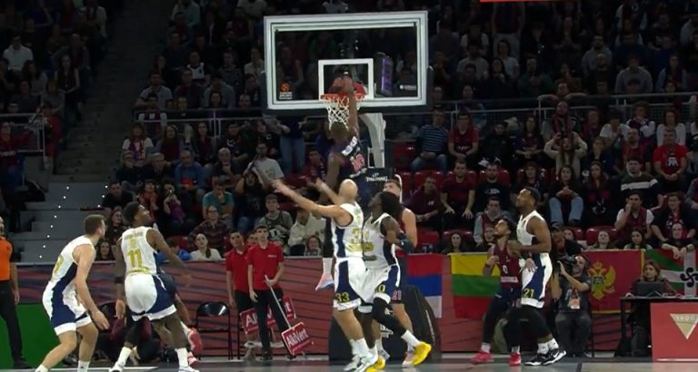 Το απίθανο κάρφωμα του ΜακΙντάιρ στην κορυφή του τοπ-10 της 12ης αγωνιστικής (vid)