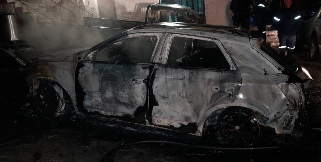 Κρήτη: Τρία αυτοκίνητα τυλίχθηκαν στις φλόγες – Το ένα εν κινήσει