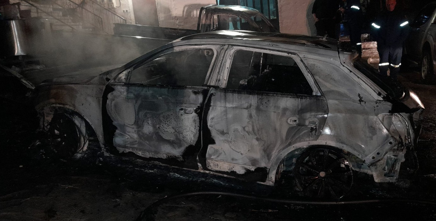 Κρήτη: Τρία αυτοκίνητα τυλίχθηκαν στις φλόγες - Το ένα εν κινήσει