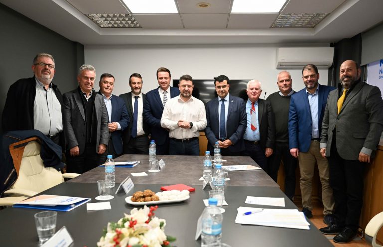 Συνάντηση του Νίκου Χαρδαλιά με τους Δημάρχους Πειραιά και Νήσων