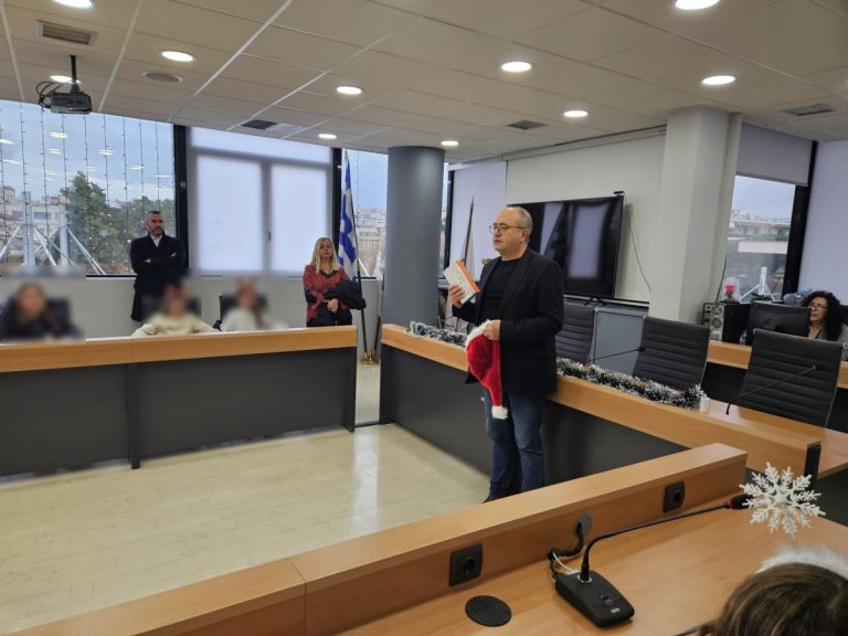 Δώρο tablet σε νηπιαγωγεία και δημοτικά του Ηρακλείου Αττικής από τον Δήμο