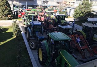 Αγρότες: Βγήκαν τα τρακτέρ και στο κέντρο του Βόλου