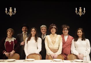 Ο Θανάσης Παπαγεωργίου ανεβάζει το διήγημα του Μποστ «Το επάγγελμα της μητρός μου» στο ΣΤΟΑ