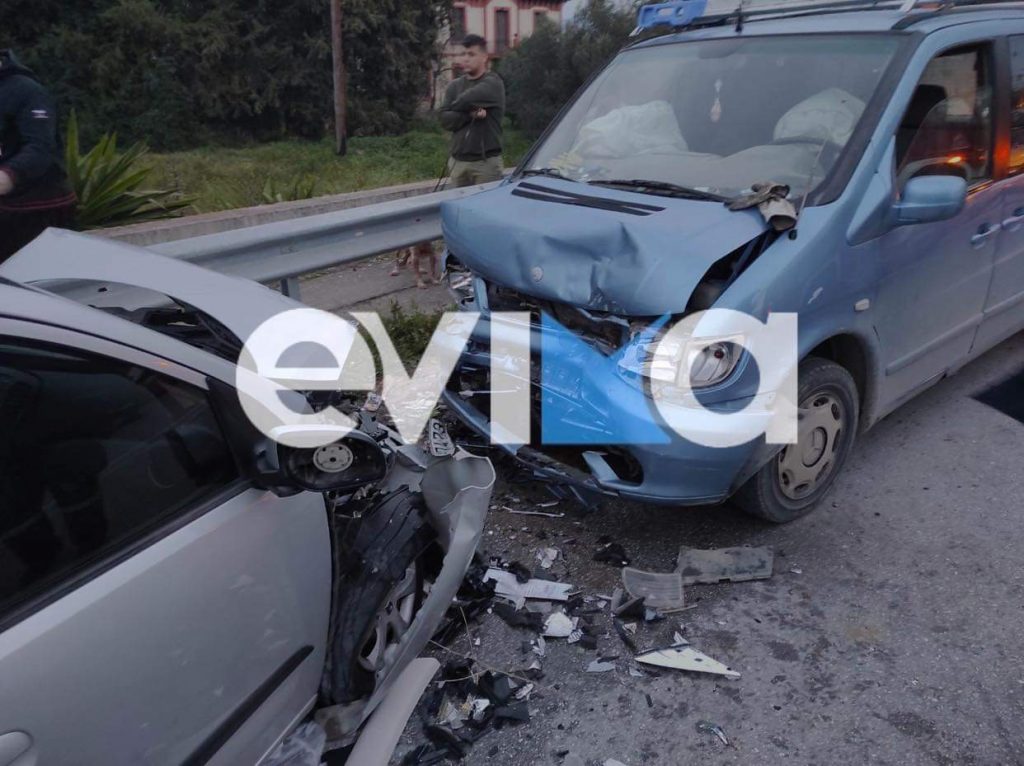 Εύβοια: Σοβαρό τροχαίο ατύχημα με δύο νεαρούς τραυματίες – Διαλύθηκαν τα αυτοκίνητα