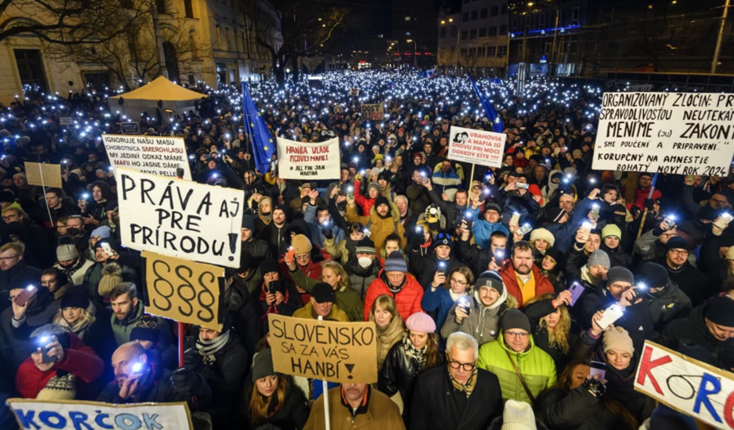 Σλοβακία:  Δεκάδες χιλιάδες άνθρωποι στους δρόμους κατά της μεταρρύθμισης του ποινικού κώδικα