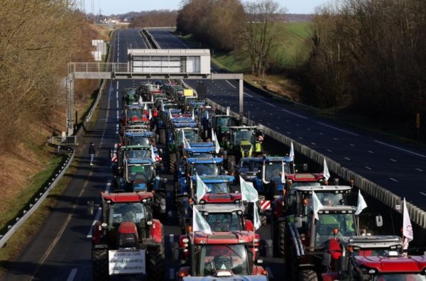 Η Γαλλία σχεδιάζει επιπλέον μέτρα υπέρ των αγροτών της