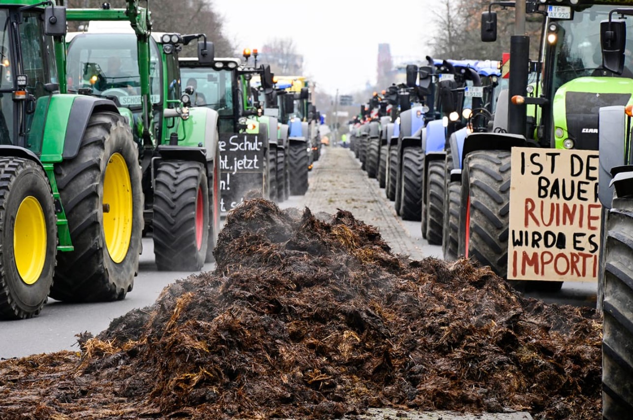 Γερμανία: Μαζική διαμαρτυρία των αγροτών για τα σχέδια περικοπής επιδοτήσεων
