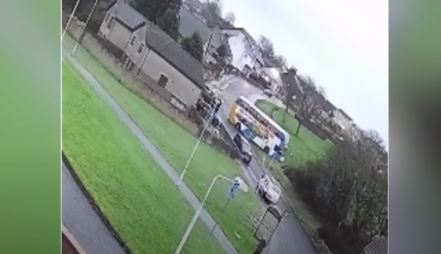 Σκωτία: Σχολικό λεωφορείο έκανε σβούρες σε παγωμένο δρόμο