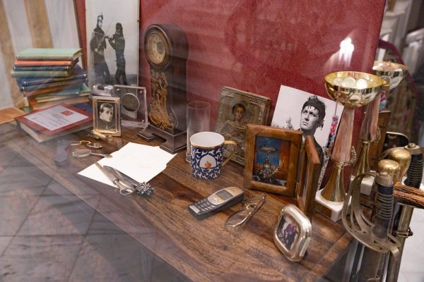 Εγκαινιάστηκε το μόνιμο Καμαρίνι του Δημήτρη Παπαμιχαήλ στο Δημοτικό Θέατρο Πειραιά