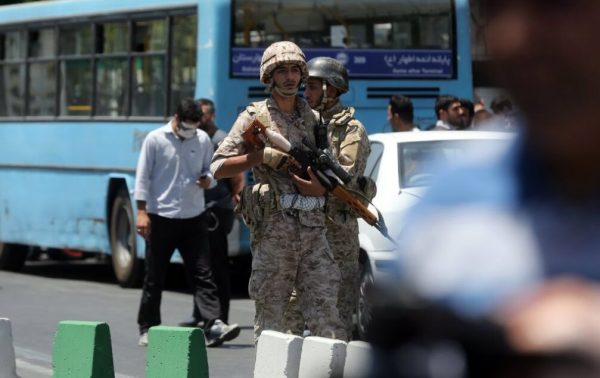 Ιράν: Νεοσύλλεκτος στρατιώτης πήρε το όπλο και «θέρισε» πέντε συναδέλφους του
