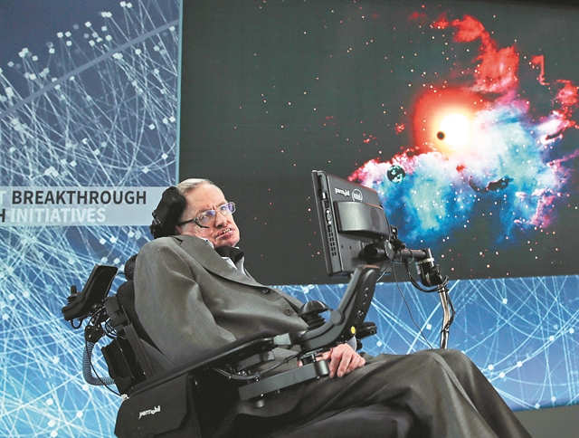 O Στίβεν Χόκινγκ και η ξεχωριστή του πορεία στη ζωή και την επιστήμη