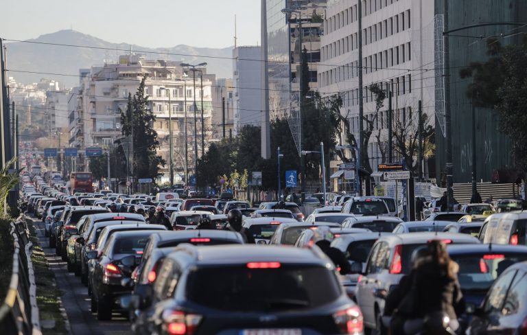 ΑΑΔΕ: Θα εντοπίζει μέσω αυτόματου μηχανισμού τα ανασφάλιστα οχήματα και όσα δεν έχουν περάσει ΚΤΕΟ