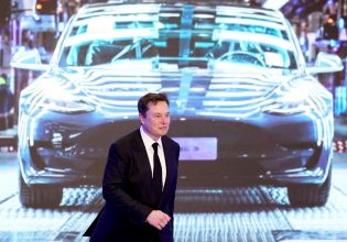 Tesla: Απώλειες 80 δισ. μετά την πρόβλεψη Μασκ για επιβράδυνση