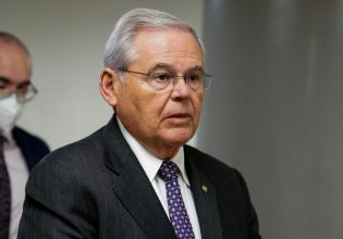 Ξανά σε περιπέτειες ο Ρόμπερτ Μενέντεζ – Νέα κατηγορία εις βάρος του γερουσιαστή