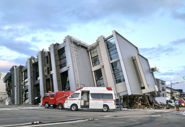 Εικόνες καταστροφής από τον σεισμό – τέρας στην Ιαπωνία – Αυξάνονται οι νεκροί