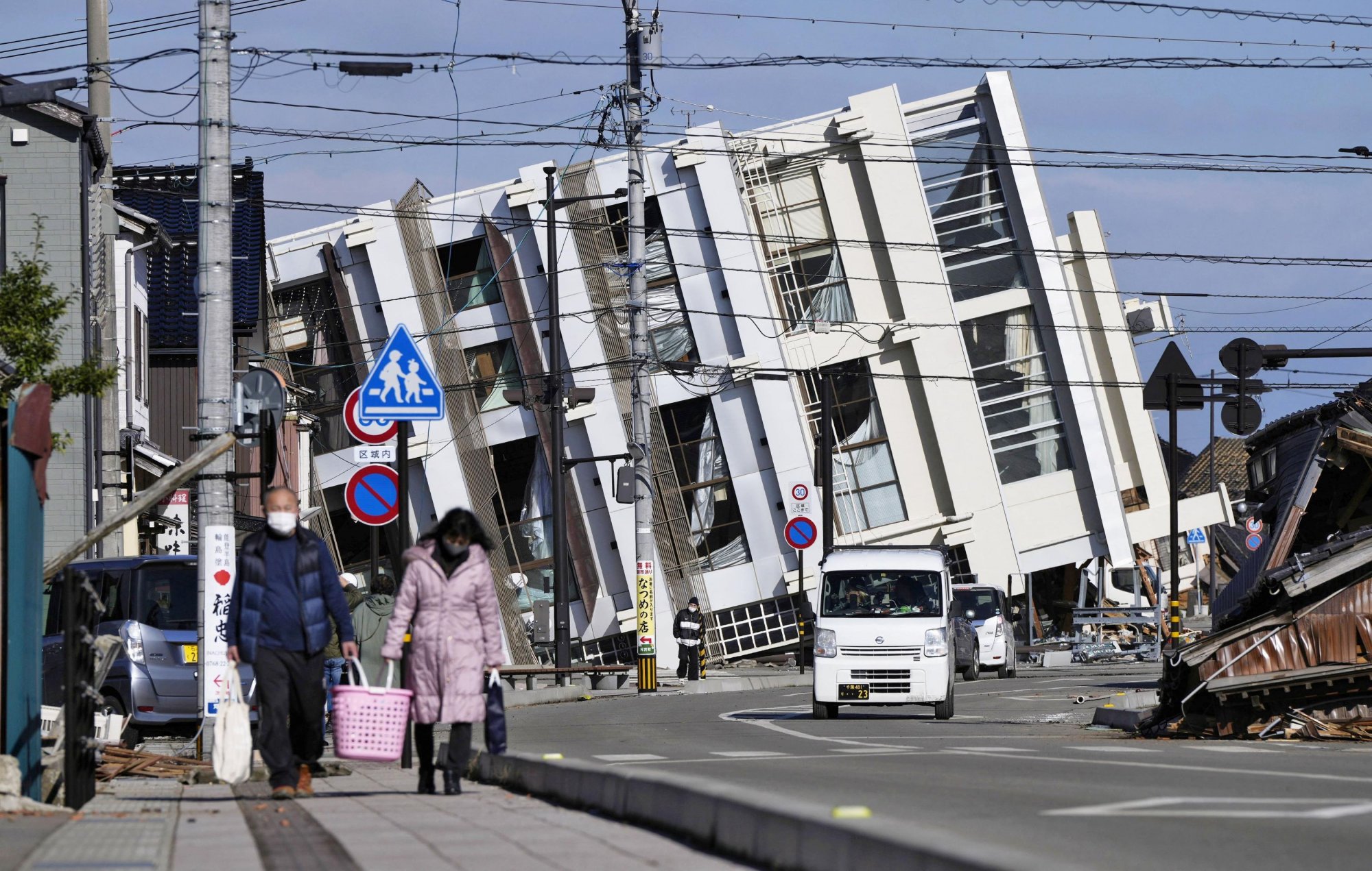 Στους 62 οι νεκροί από τον σεισμό στην Ιαπωνία - Μάχη με τον χρόνο δίνουν οι διασώστες