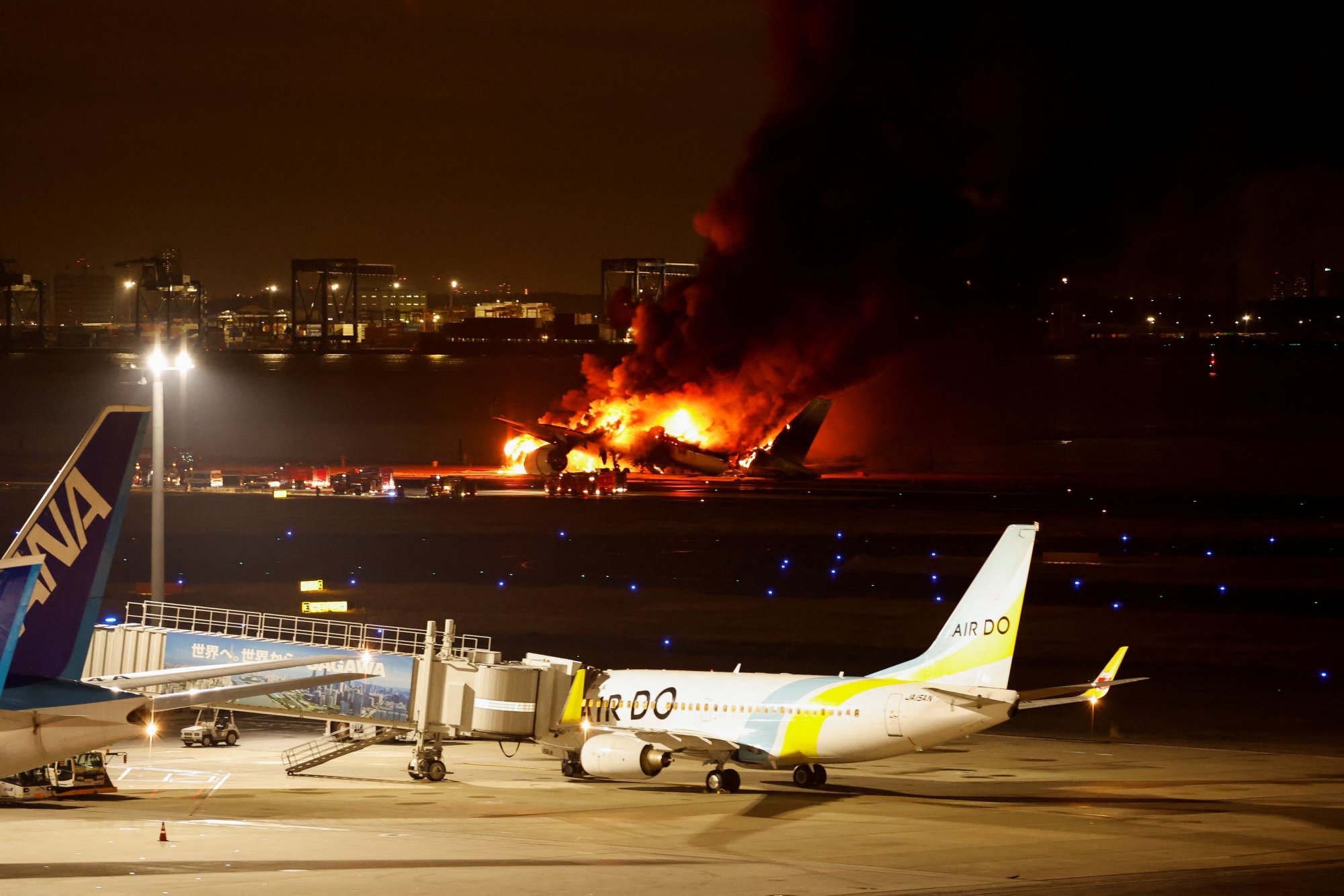 Πώς συνέβη το δυστύχημα με το φλεγόμενο αεροσκάφος στο Τόκιο - Δραματικό βίντεο από τη διάσωση