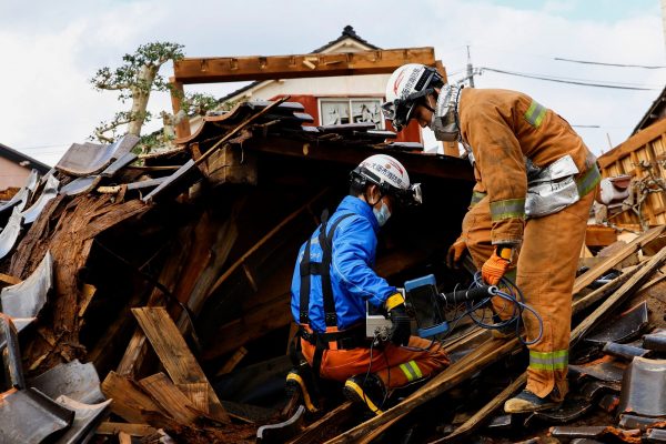 Συνεχίζονται οι έρευνες για τους αγνοούμενους – Στους 92 οι νεκροί από τον σεισμό στην Ιαπωνία