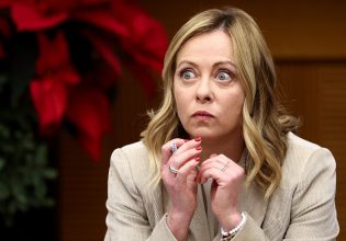 Υπό πίεση η Μελόνι μετά τη σύναξη νεοφασιστών στη Ρώμη – Ποια η αντίδραση της αντιπολίτευσης