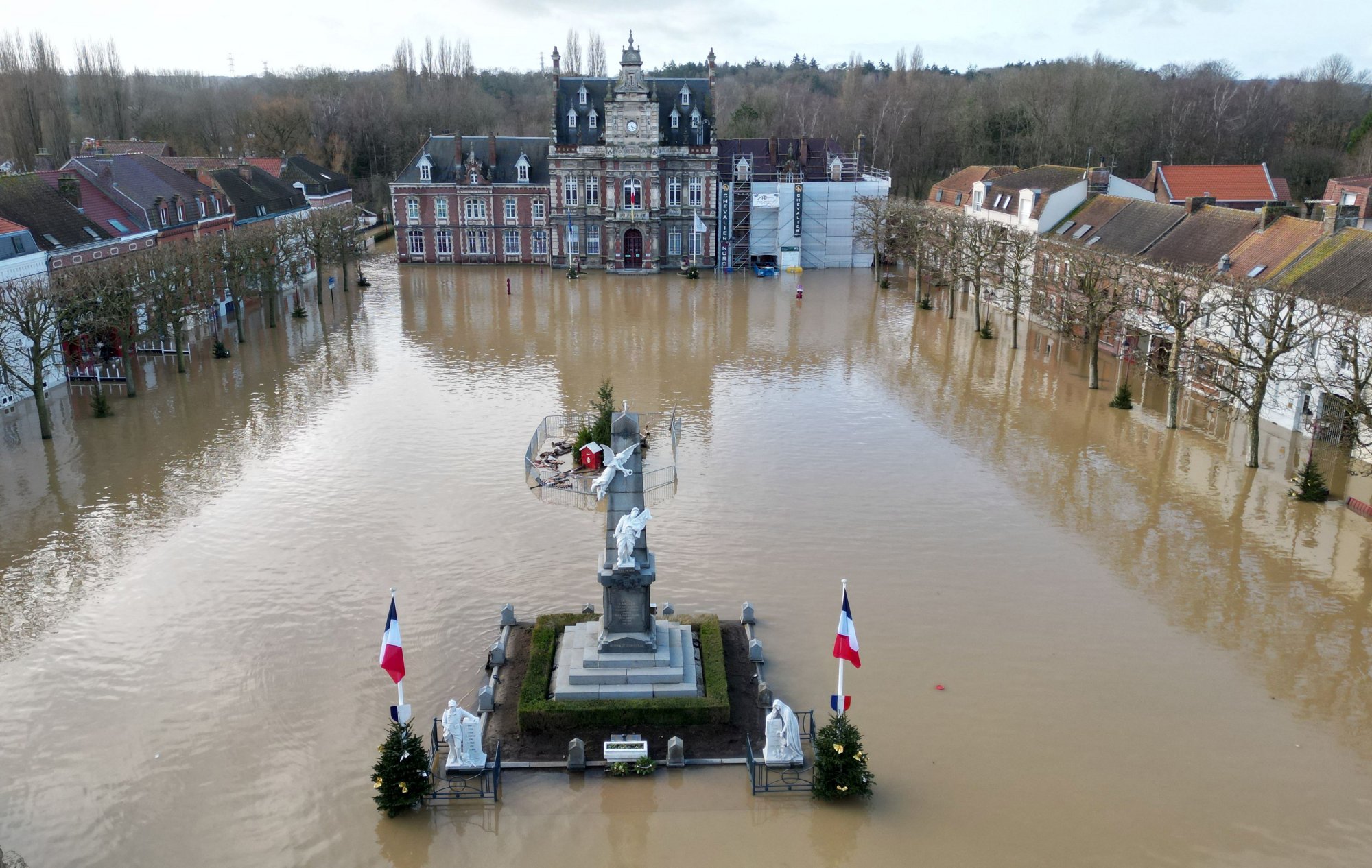 Γαλλία: Στο έλεος κακοκαιρίας η χώρα - Σαρωτικές πλημμύρες στον βορρά - Έκτακτα μέτρα από την κυβέρνηση