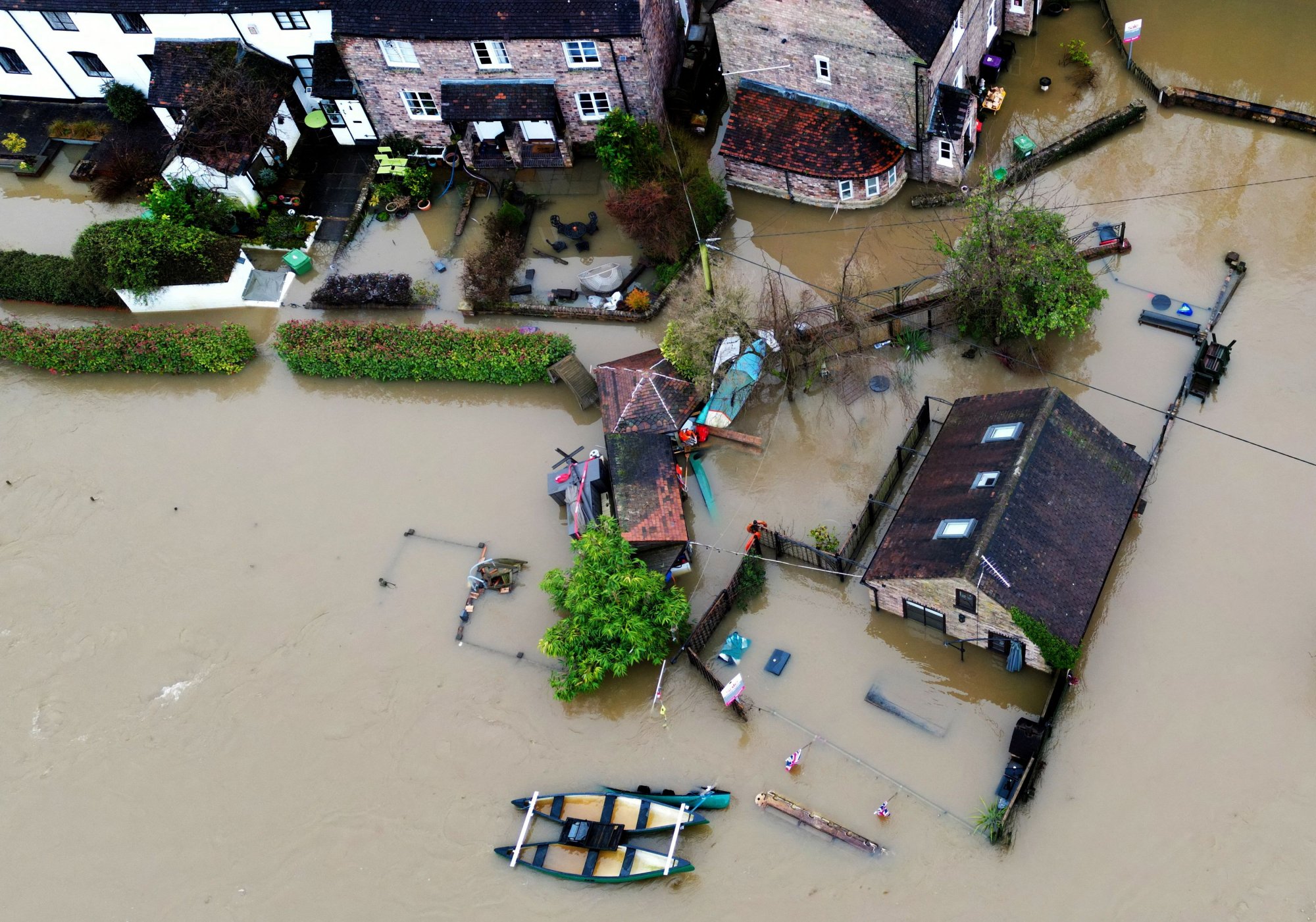 Βρετανία: Ποτάμια υπερχείλισαν - Πλημμύρες διαδέχτηκαν τις σφοδρές βροχοπτώσεις