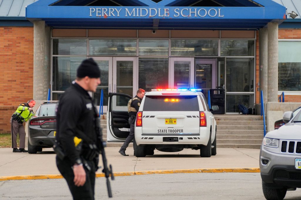 ΗΠΑ: Νεκρός ο δράστης των πυροβολισμών σε σχολείο της Αϊόβα – Πολλοί τραυματίες