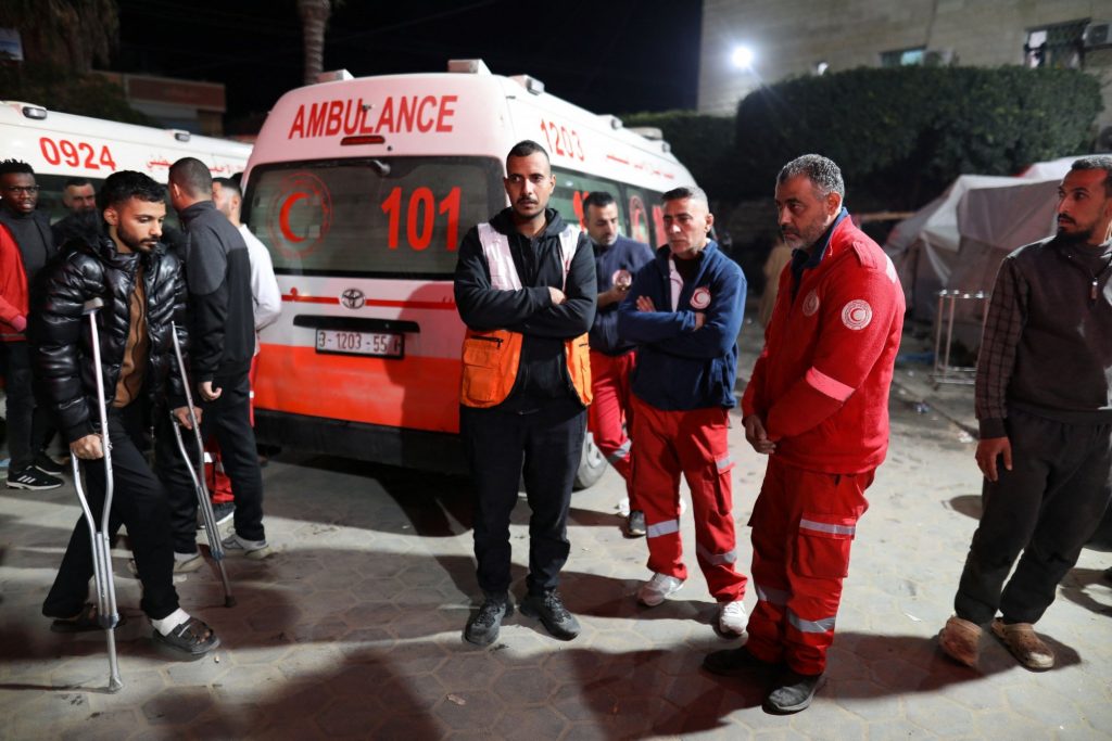 Γάζα: Το Ισραήλ χτύπησε ασθενοφόρο – Τέσσερις τραυματιοφορείς ανάμεσα στα θύματα