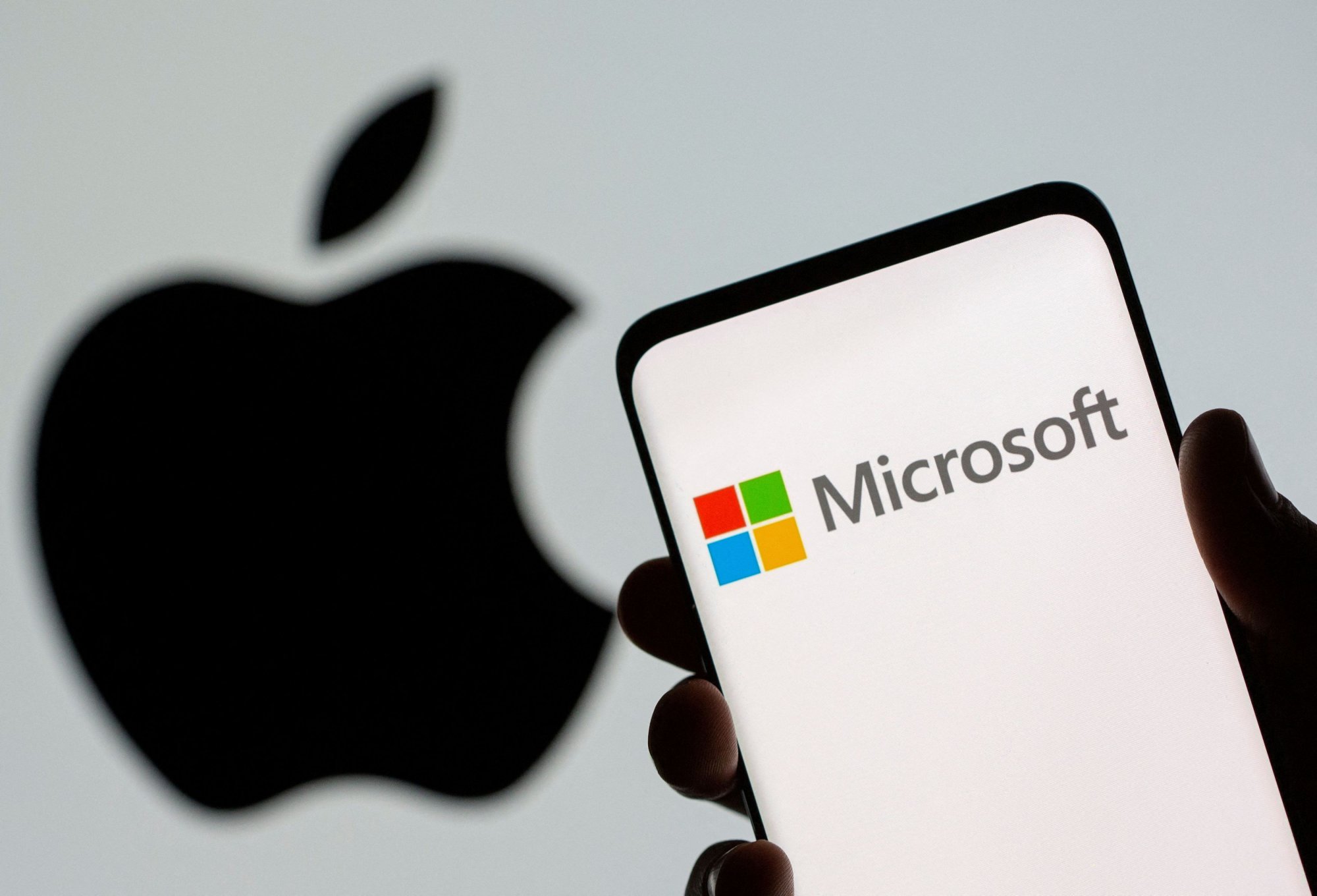 Microsoft: Επενδυτές προβλέπουν ότι θα ξεπεράσει κατά πολύ την αξία της Apple