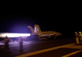 Ερυθρά Θάλασσα: Άλλα τρία αμερικανικά πλήγματα στην Υεμένη – «Σε εκτοξευτές πυραύλων των Χούθι»