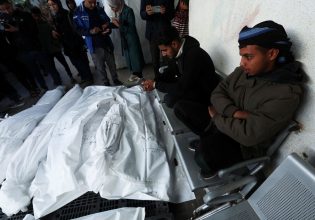 Γάζα: Παλαιστίνιοι για τις 100 ημέρες βομβαρδισμών: «Μοιάζουν με 100 χρόνια, γίναμε μάρτυρες της καταστροφής»