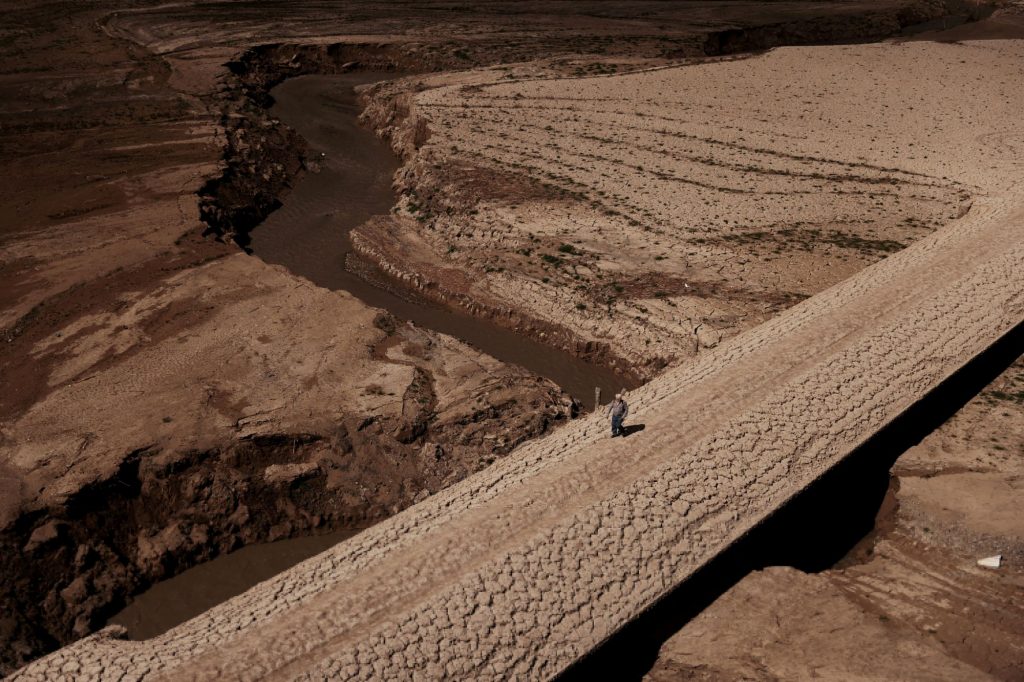 Καταλονία: Τρία χρόνια ξηρασίας – Οι αρχές εξετάζουν την επιβολή περιορισμών στη χρήση νερού