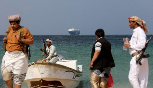 Χούθι: Υπό πίεση η ναυσιπλοΐα λόγω των ανταρτών – Ο οικονομικός αντίκτυπος των επιθέσεων στην Ερυθρά Θάλασσα