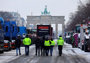 «Καμπανάκι» αγροτών για νέες κινητοποιήσεις – «Άκαρπη» η συζήτηση στη βουλή της Γερμανίας