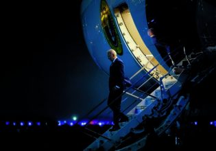 Πιέζουν τον Μπάιντεν να χτυπήσει το Ιράν