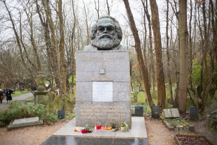 Τάφος δίπλα στον Καρλ Μαρξ με 29.000 ευρώ; - Θα έτριζαν τα κόκαλα του φιλοσόφου