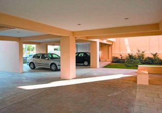 ΣτΕ: Αντισυνταγματική η νομιμοποίηση αυθαίρετων σε πυλωτές και κοινόχρηστους χώρους