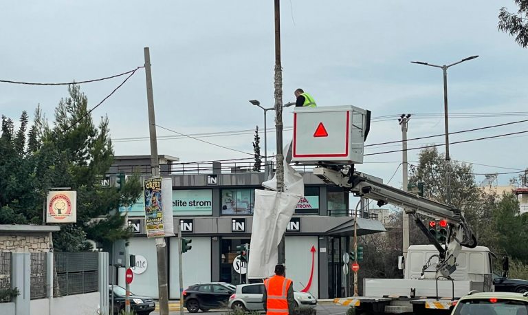 Απομάκρυνση μπάνερ από το οδικό δίκτυο των Βριλησσίων