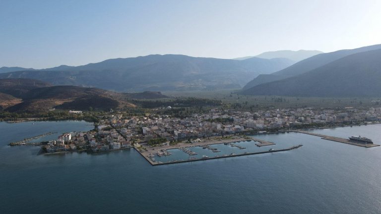 Φωτίζεται η Ιτέα