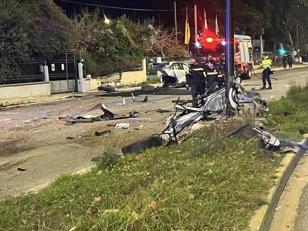 Βουλιαγμένη: Τραγωδία στην Παραλιακή – Δύο νεκροί και δύο τραυματίες σε τροχαίο δυστύχημα