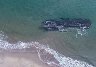 Καναδάς: Απίστευτο μυστήριο – Πλοίο-φάντασμα που είχε βυθιστεί εδώ και αιώνες ξεβράστηκε στις ακτές