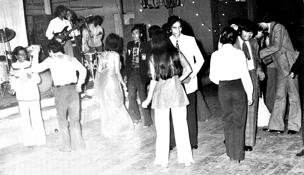 Ντίσκο – Κατά τη διάρκεια της σκληρής δεκαετίας του 1970, ο κόσμος ήθελε να χορεύει