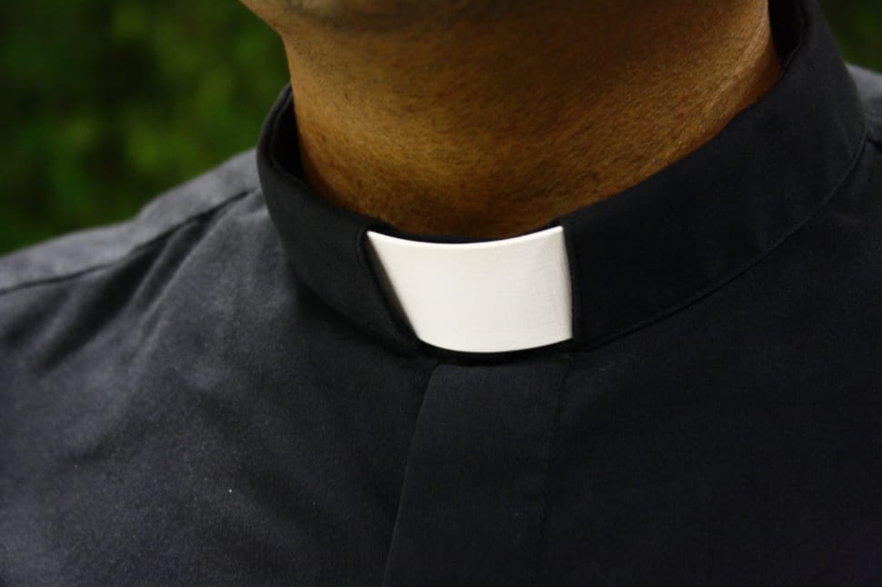 Ιερέας συνελήφθη με την κατηγορία ότι συμμετείχε σε σεξουαλικό όργιο