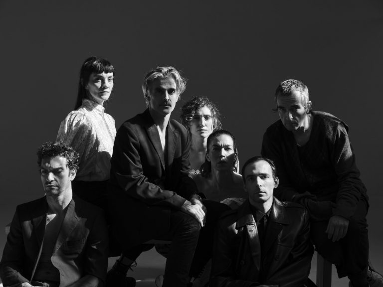 «Η Καρδιά του Σκύλου» με τον Άρη Σερβετάλη στο θέατρο Κιβωτός – Οι πρώτες φωτογραφίες