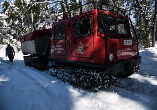Νέες προσπάθειες για τον απεγκλωβισμό των τριών αποκλεισμένων στη Φυλή