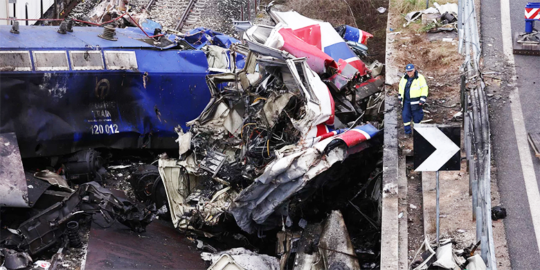Τέμπη: Η ΝΔ συνειδητά επιρρίπτει ευθύνες στο νεκρό – Εξώδικη δήλωση συγγενών μηχανοδηγού του μοιραίου τρένου