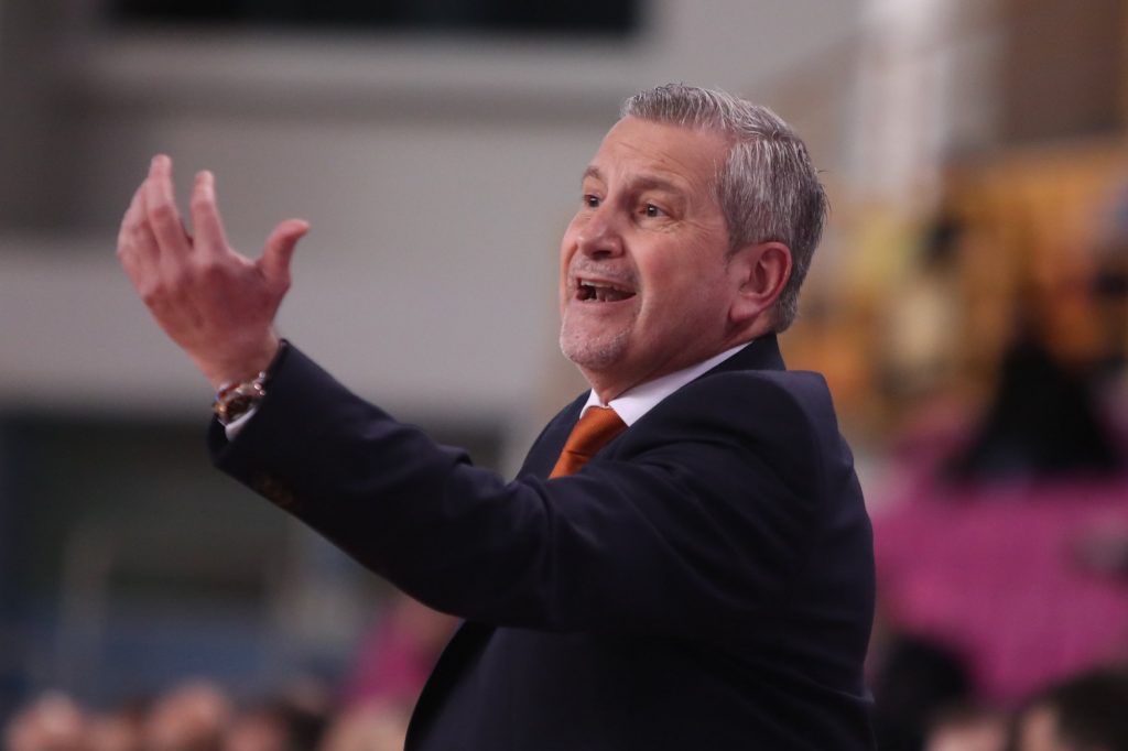 Ζούρος για Χολόν: «Είναι πολύ σημαντικός ο αγώνας, πρέπει να παίξουμε καλή άμυνα» (pic)