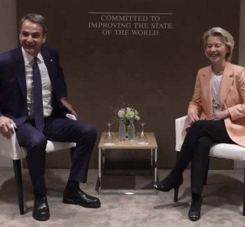 Νταβός: Συνάντηση της Ούρσουλα φον ντερ Λάιεν με τον Κυριάκο Μητσοτάκη – Τι συζήτησαν