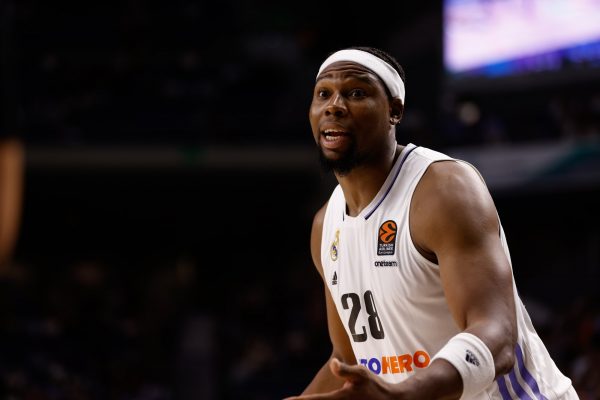 Πρόβλημα με Γιαμπουσέλε στη Ρεάλ: Αμφίβολος για το παιχνίδι με τον Ολυμπιακό