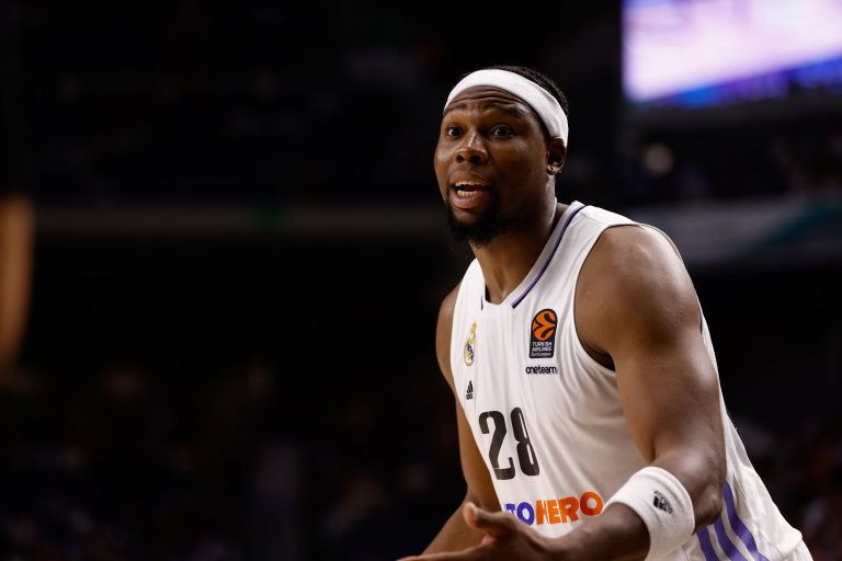 Πρόβλημα με Γιαμπουσέλε στη Ρεάλ: Αμφίβολος για το παιχνίδι με τον Ολυμπιακό